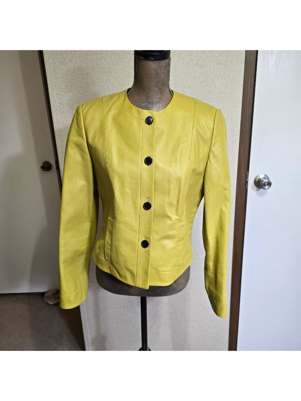 Spiegel Size 10 Womens Leather Jacket Yellow Button Front Crew Neck Long Sleeve